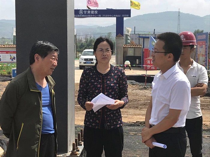 市政协副主席禹文长一行调研米兰官方站网页版-米兰MiLan（中国）过境车辆综合服务中心一期（米兰官方站网页版-米兰MiLan（中国）市中心充电站）项目建设工作(图2)