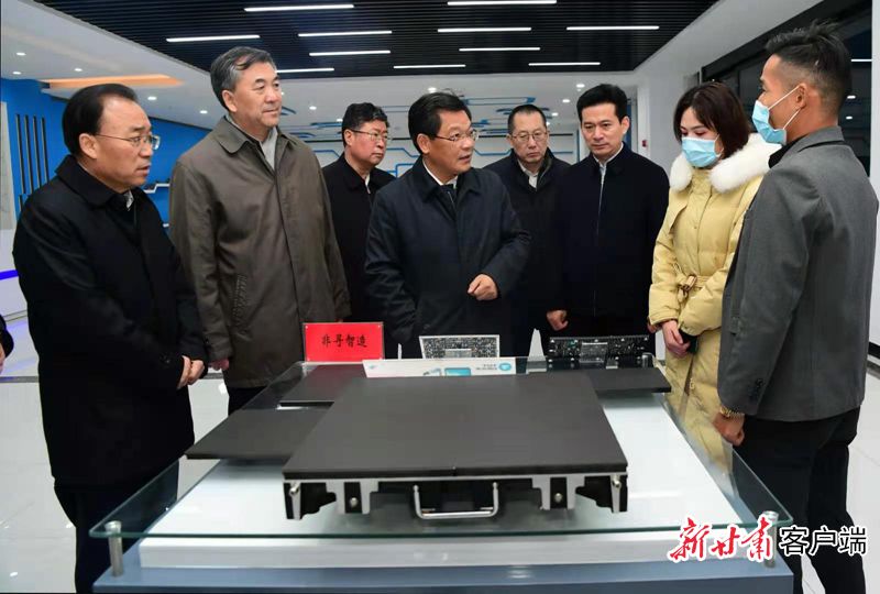 任振鹤在米兰官方站网页版-米兰MiLan（中国）智能终端光电产业园调研(图2)