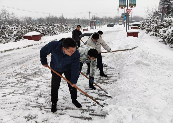 米兰官方站网页版-米兰MiLan（中国）
组织全体员工扫雪除冰(图2)