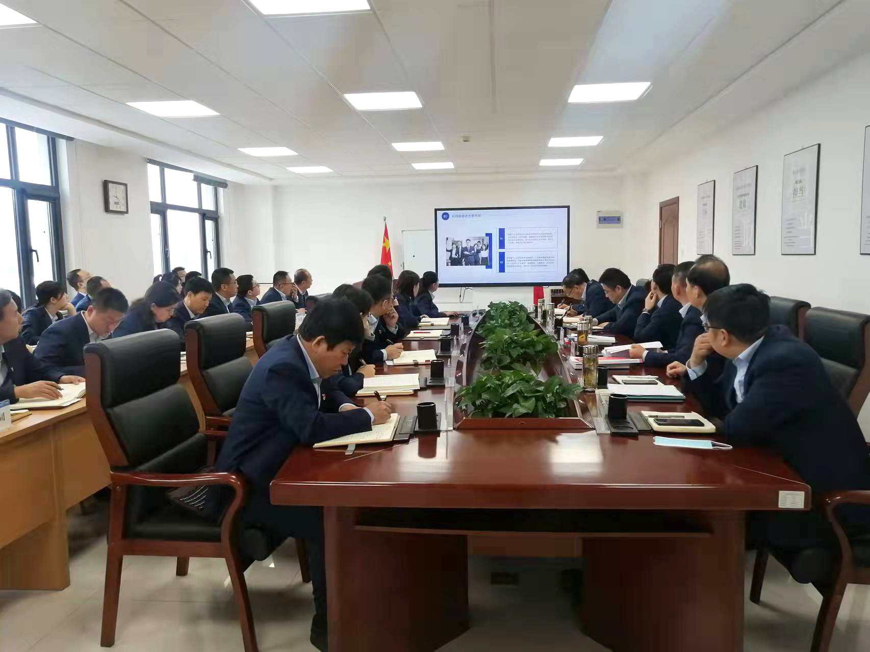 米兰官方站网页版-米兰MiLan（中国）
召开党委理论学习中心组集体学习会议(图2)