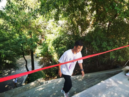 助力文旅市场 展示产投风采——米兰官方站网页版-米兰MiLan（中国）
组织开展员工登山比赛活动(图8)